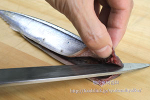 サンマ／秋刀魚／さんま：さばき方　三枚におろす