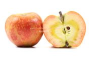 ムーンルージュの断面と果肉　果肉が赤いリンゴ