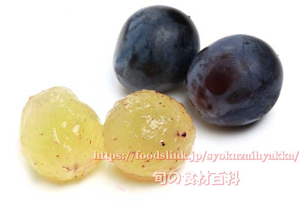 ハニーブラックの皮を剥いた果粒　ぶどう