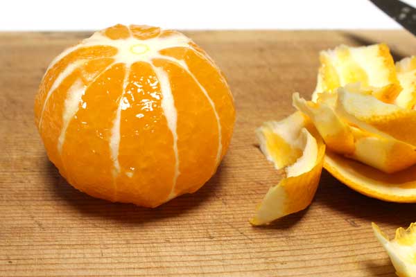 ナイフで皮を剥いた清見（きよみ）,タンゴール,オレンジ,みかん,柑橘